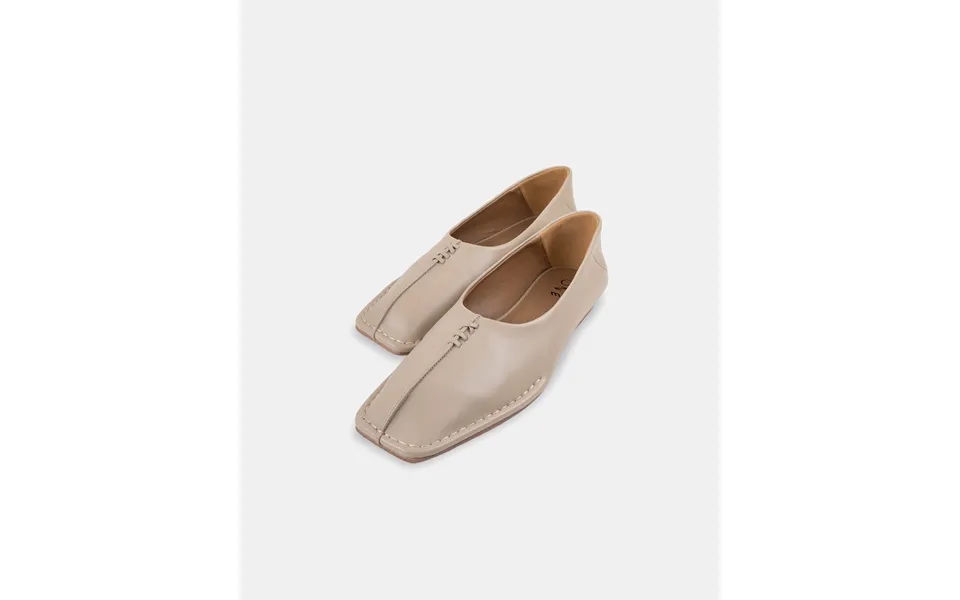 Gaia Flats Sand Size Eu35 Color Sand