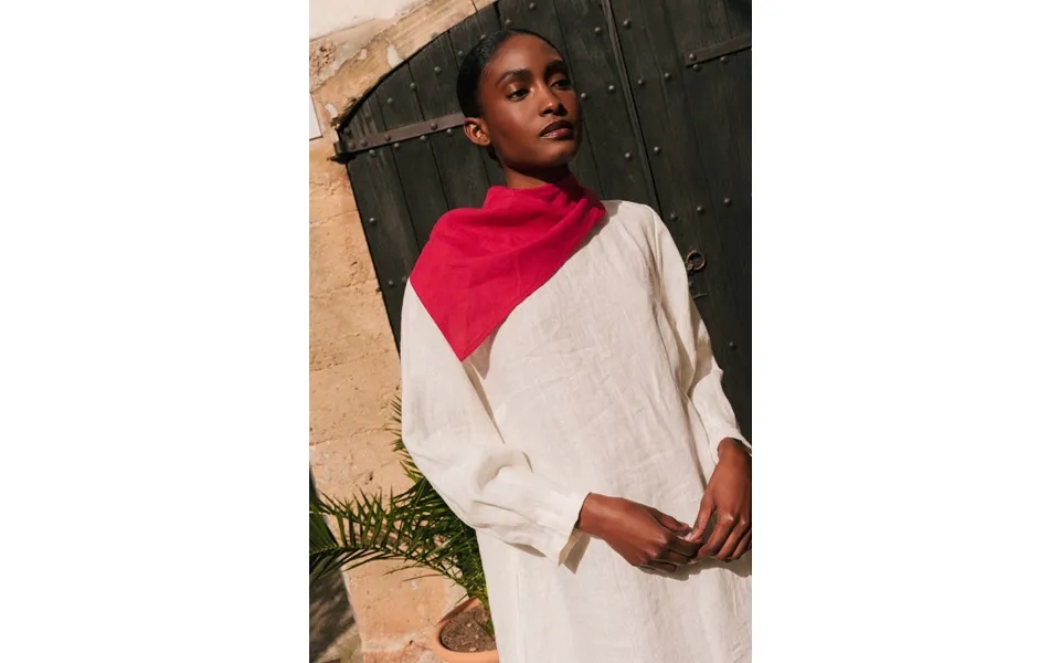 Linen Scarf In Viva Magenta