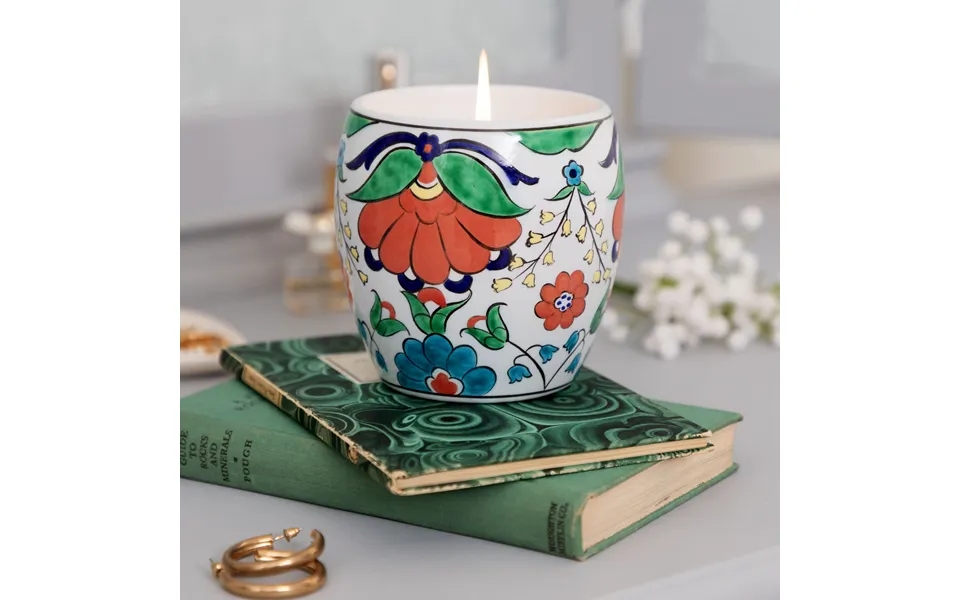 Ceramic Artisan Hand-poured Candle - Peony