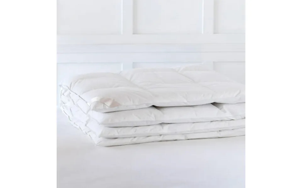 Alexander Comforts Cambridge Light Weight White Goose Down Comforter Full