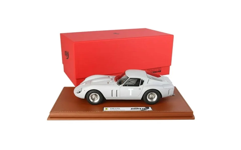 Ferrari 250 Gto Willy Mairesse - Stirling Moss Test Monza 1961 With Display Case Limited Ed To 462 Pcs 1 18 Model Car By