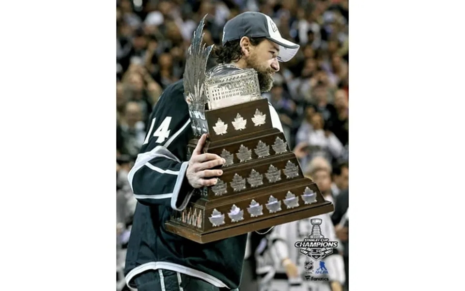 Justin Williams Los Angeles Kings Unsigned 2014 Stanley Cup Champions Raising Conn Smythe Photograph