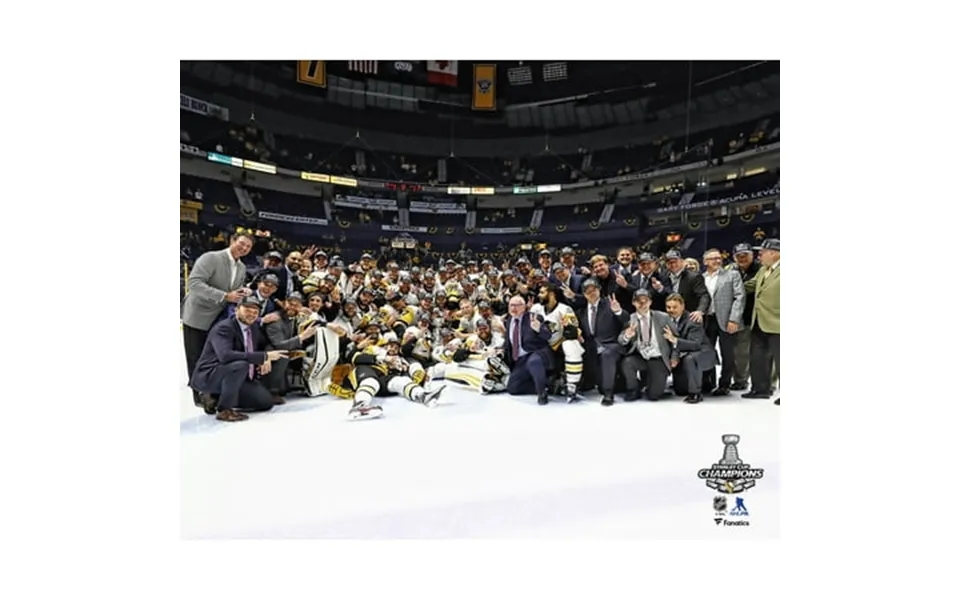 Pittsburgh Penguins Unsigned 2017 Stanley Cup Champions Team Celebration Photograph
