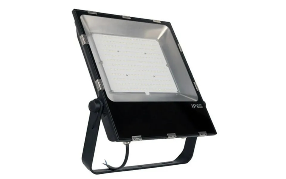 This 100w 5000 K 15400 Lumen Commerical Grade Flood Light An Amazing 140 Lumens Per Watt And An Advanced 120 Degree Beam