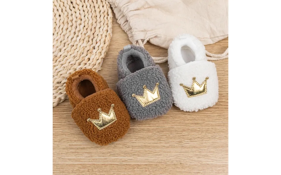 Autumn And Winter New Baby Shoes Plush Crown Toddler Shoes Warm And Soft Soled Baby Cotton Shoes Do Not Drop Shoes