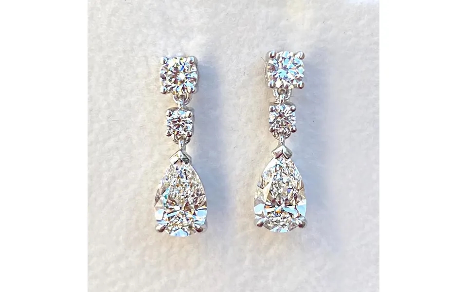 Cao Shi's Small Fresh Classic Droplet Earrings With Light Micro Pear Shaped Zircon Bridal Style Earrings For Women