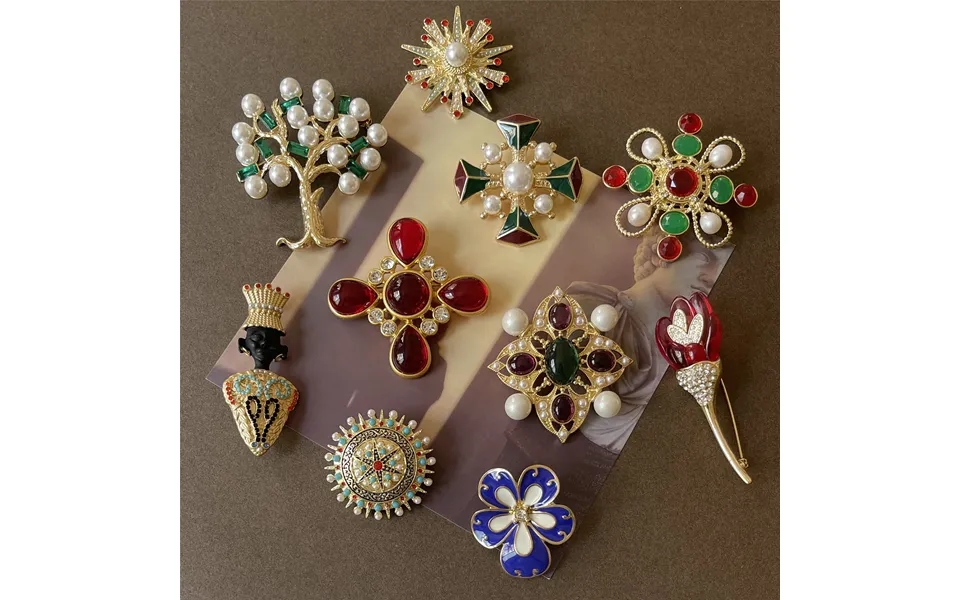 Designer Style Retro High-end Palace Antique Re Engraved Colorful Women's Brooch