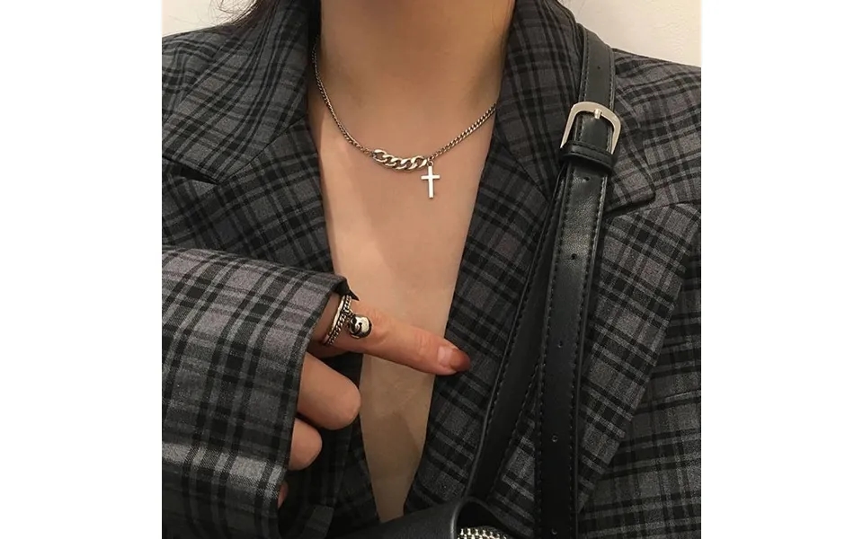 Korean Ins Style Short Cross Collarbone Chain Female Internet Red Minimalist Niche Light Luxury Necklace With Versatile