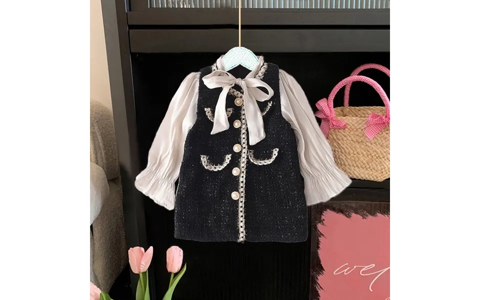 Xiao Xiangfeng Fake Two Fashionable Girls' Dresses 2023 Autumn New Baby Woolen Spliced Straight Princess Skirt